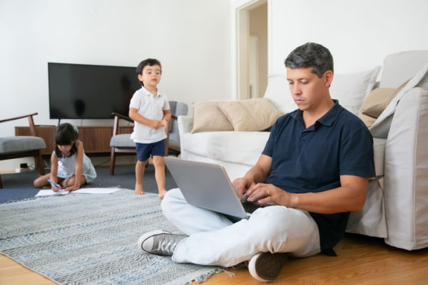 Dudan aplicar el home office