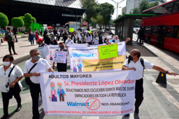 Firman pacto Walmart e Inapam: adultos mayores empacadores sólo podrán laborar con semáforo verde