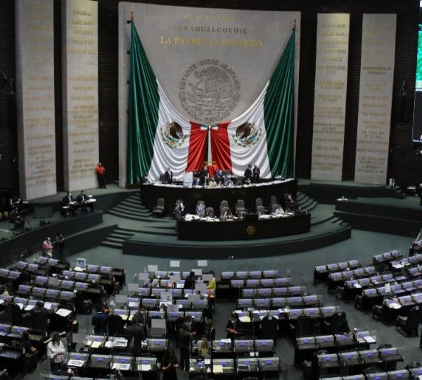 En Morena, mujeres exigen presidir mayoría de comisiones en Cámara de Diputados
