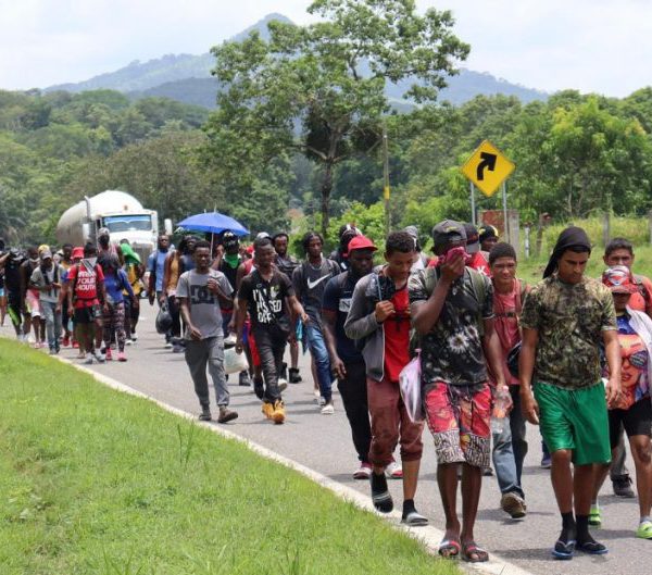 Agentes de migración y Guardia Nacional frenan una cuarta caravana migrante en Chiapas