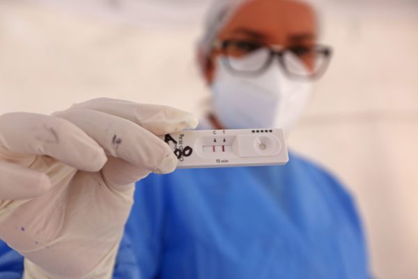 IMSS debe reconocer muerte de hombre por covid como riesgo laboral