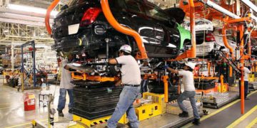Sindicato estadounidense UAW vota proyecto para apoyar a trabajadores automotrices en México
