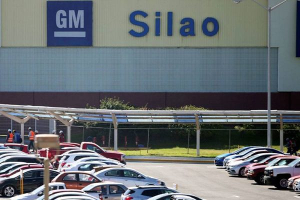 Buscan tres sindicatos contrato de GM