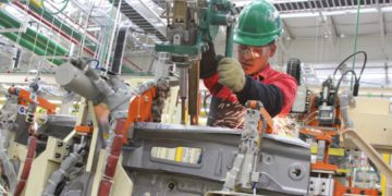 Empresas exportadoras recortan personal, por tercer mes