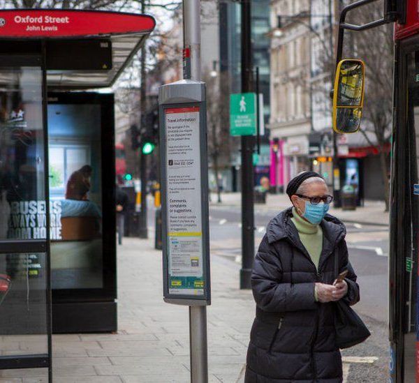 Inglaterra se despide de mascarillas, el trabajo en casa y el certificado Covid
