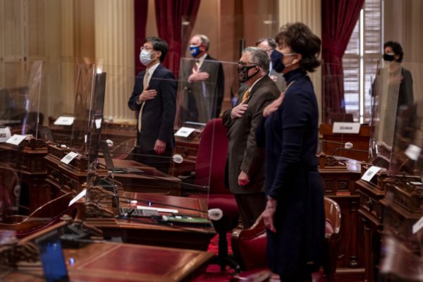 Una ley que prohibe “callar” a los empleados; ¡no más convenios de confidencialidad!