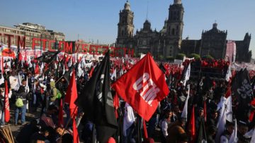 Pese al cambio en la política laboral, centrales obreras conservan su poder
