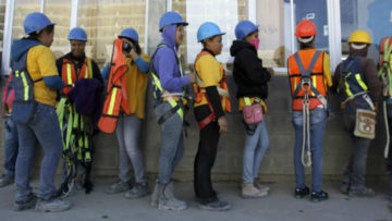 En 20 meses, se apresura Edomex en legitimaciones de contratos colectivos