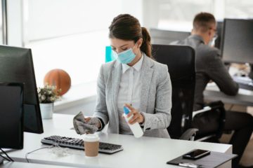 Reorganizan por Ómicron trabajo en oficina