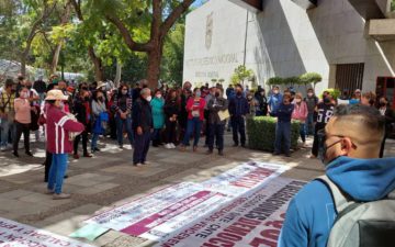 Trabajadores del IPN exigen 10% de aumento salarial