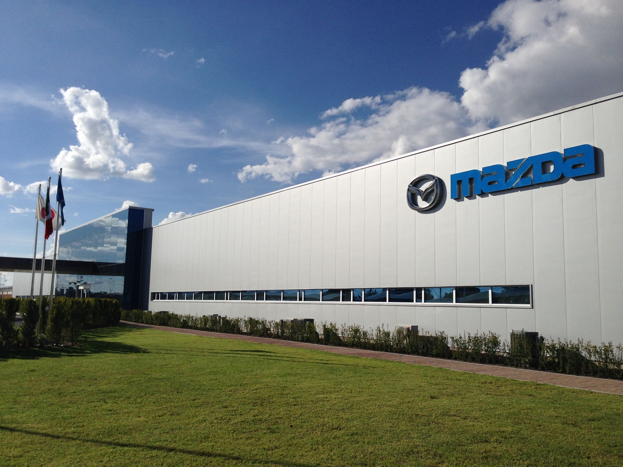 Trabajadores de Mazda rechazaron los términos de la revisión que hizo su sindicato. ¡Bienvenida la democracia sindical!