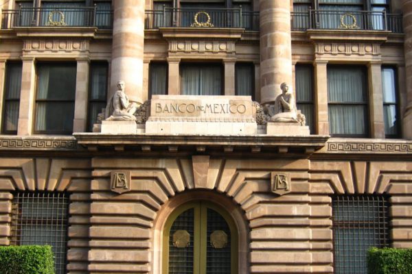 Banxico emite postura ante inflación y salario…