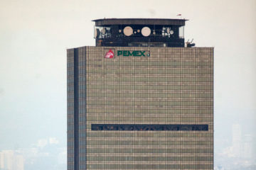 Pemex acuerda con sindicato alza al salario