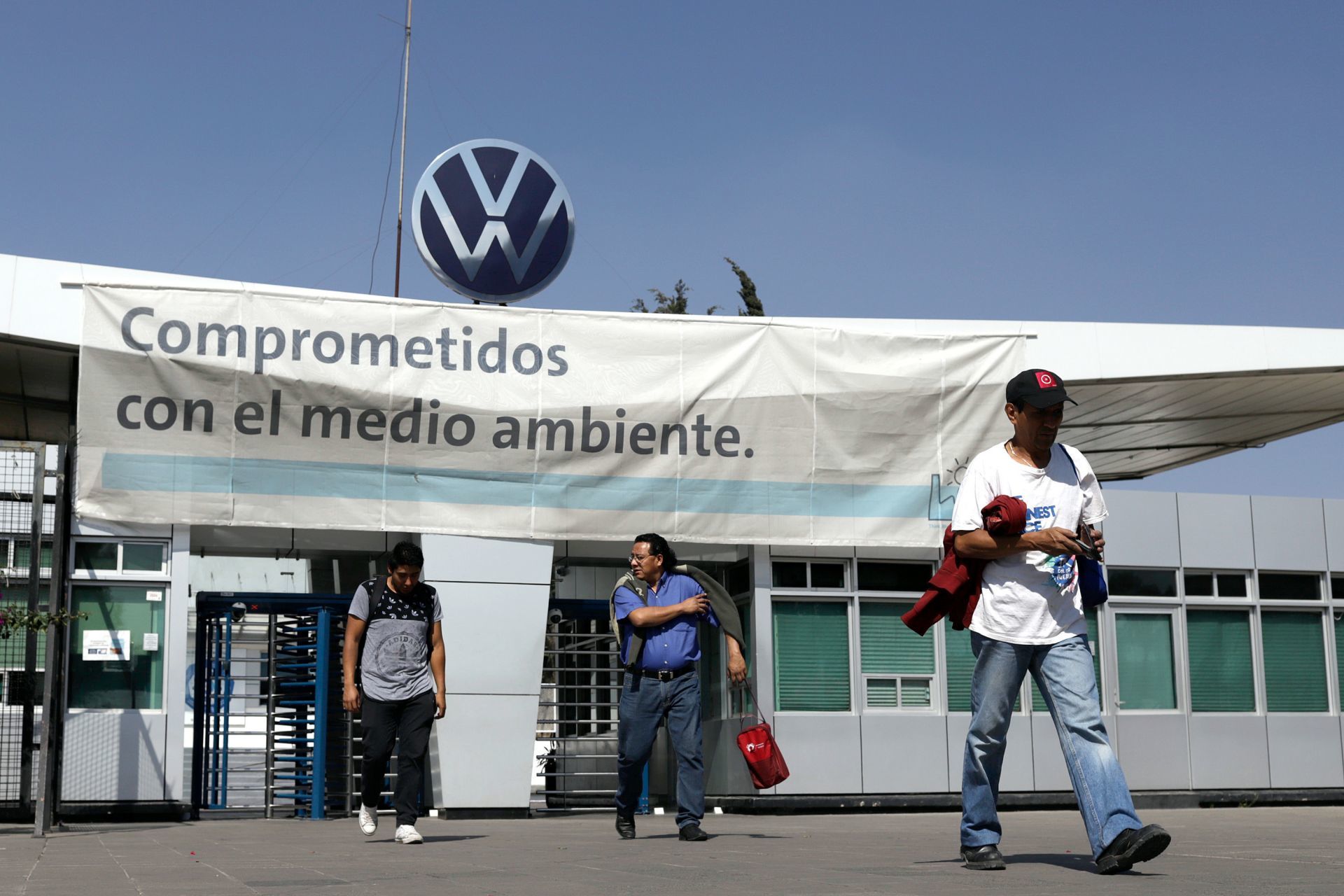 Rechazan trabajadores de VW aumento salarial