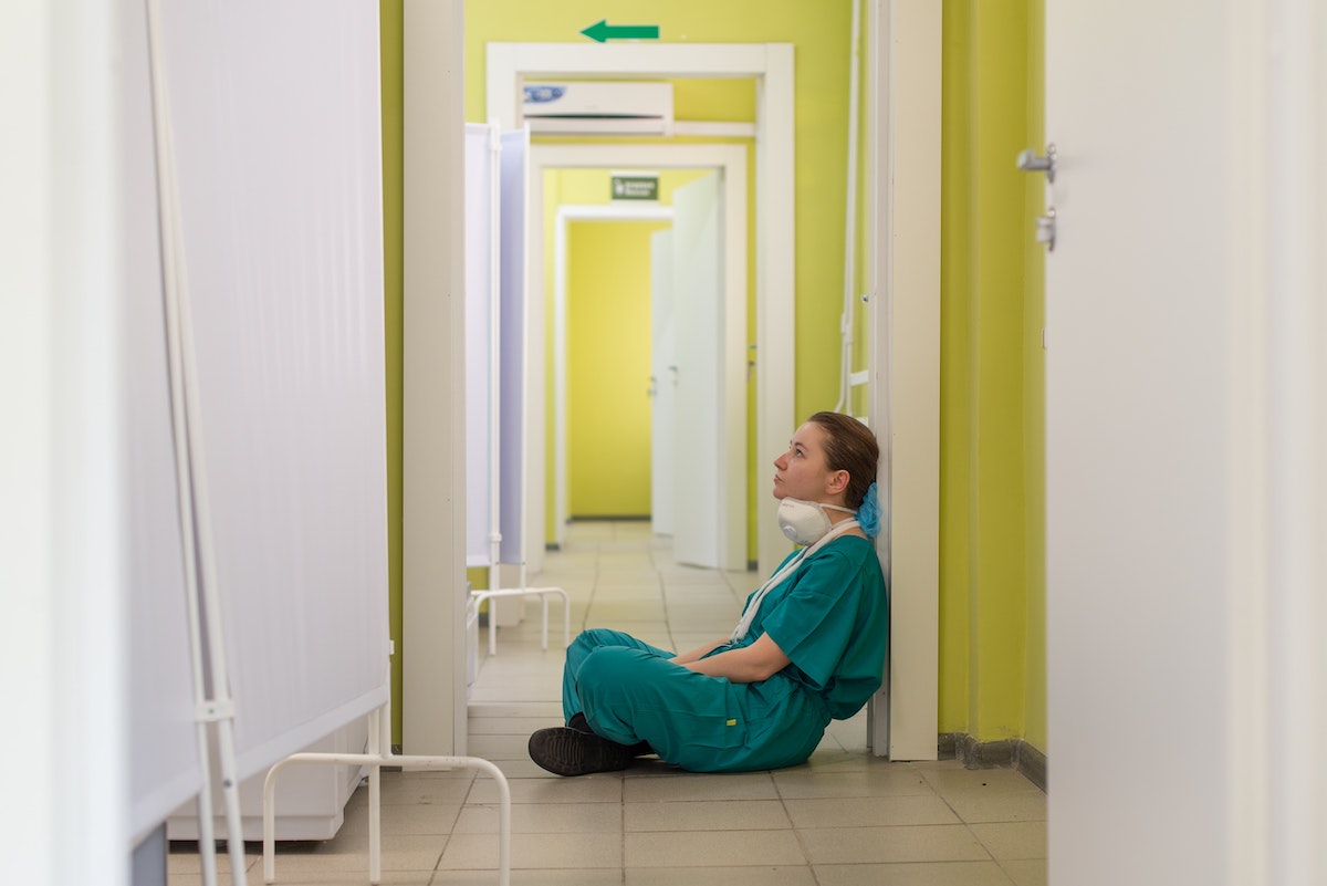 Inician huelga miles de enfermeras del sector privado de EU por malas condiciones laborales