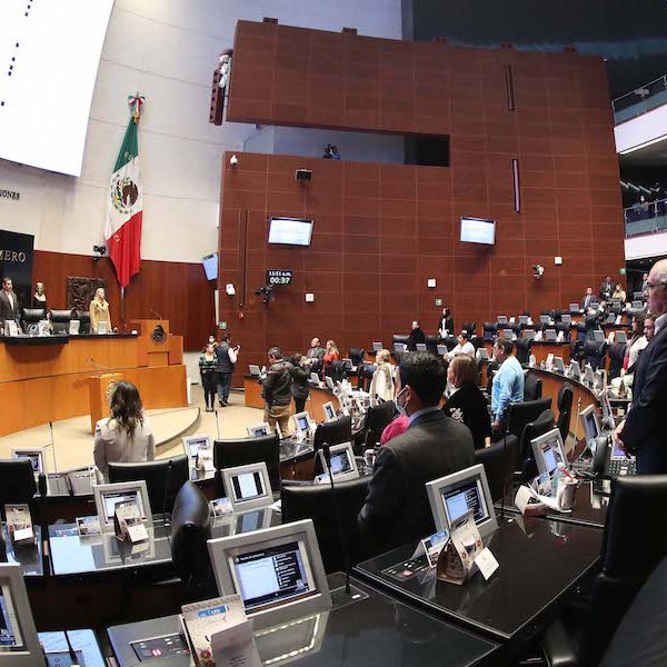 El Senado aprueba aumento del período de lactancia de 6 meses a 2 años en México para trabajadoras
