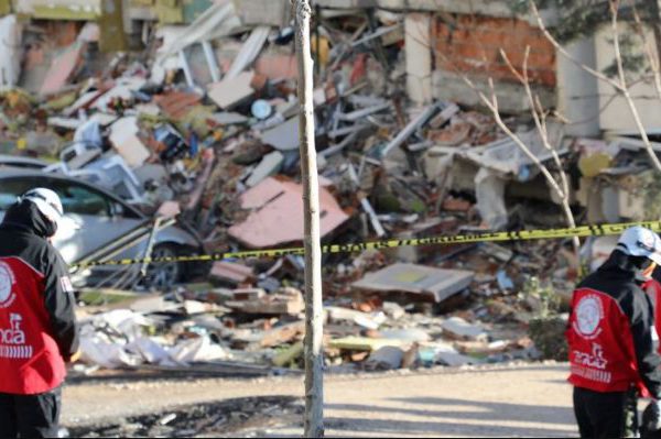 Gobierno de Turquía apoyará empleo y salarios tras terremoto