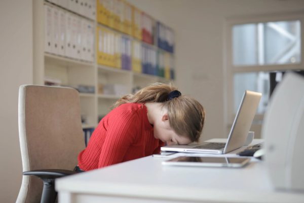 Jóvenes mexicanos, los más vulnerables al laboral según estudio