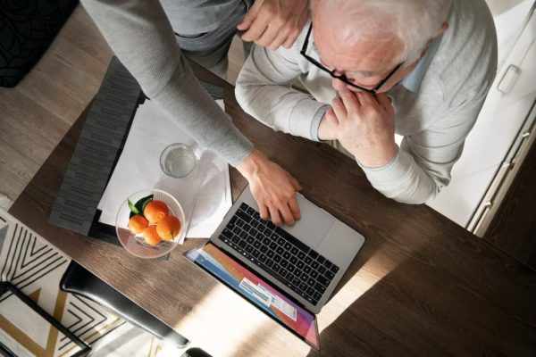 ¿Demasiado viejo para trabajar? El edadismo se instala con los empleadores