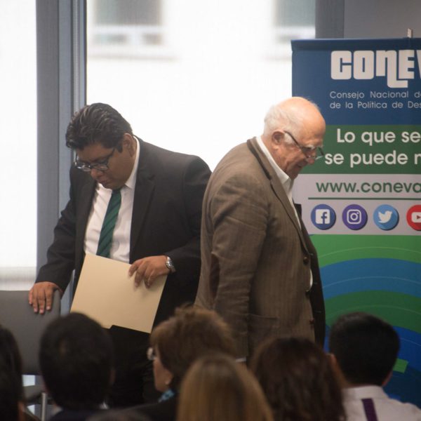 CONEVAL Decrece pobreza, pero aumentan carencias