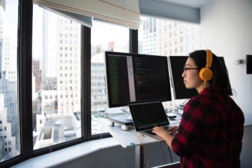 Ganan hasta 30% más expertos en tecnología