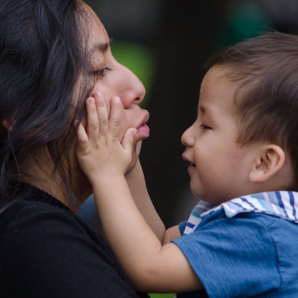Publica INEGI con motivo del Día de la madre