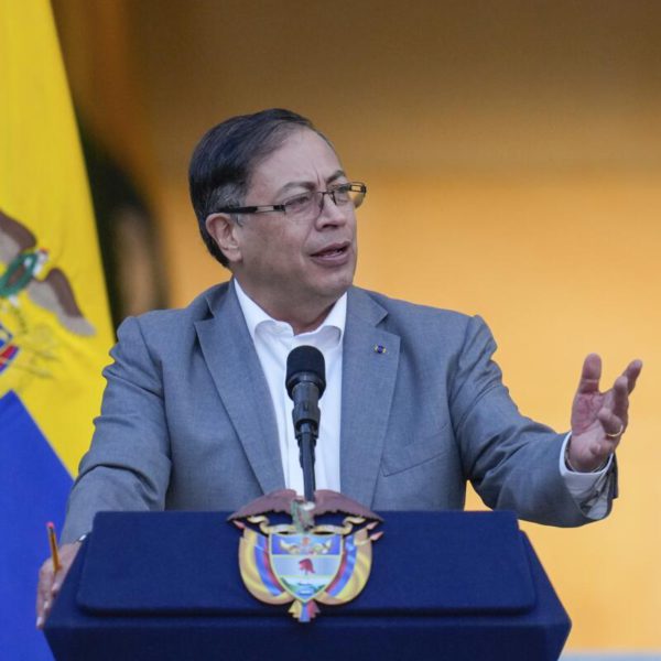 Aprueban reforma de pensiones del presidente colombiano