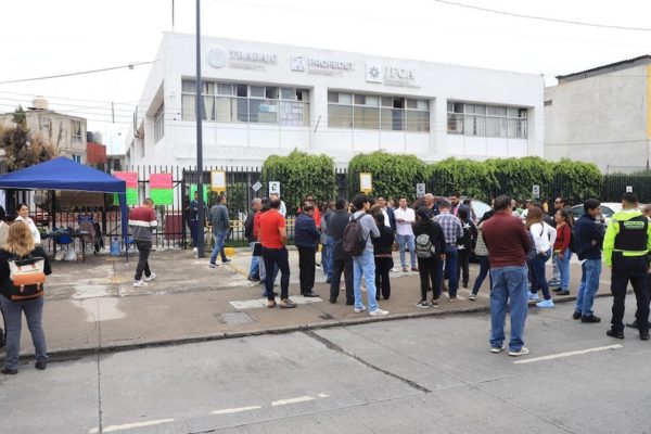 Abogados laborales protestan en Puebla por cierre de la Junta de Conciliación y Arbitraje