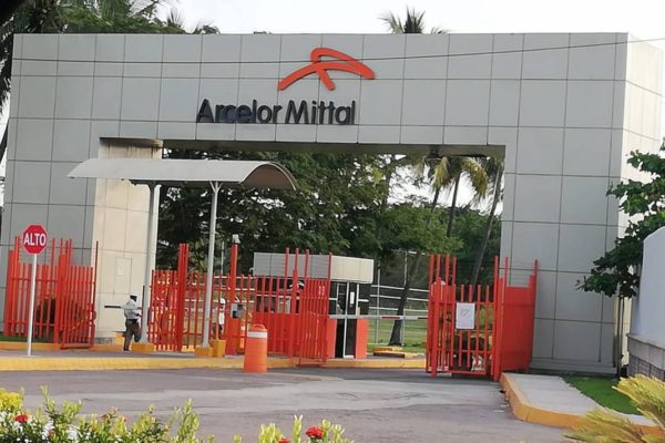 ArcelorMittal y Sindicato Minero ponen fin a huelga