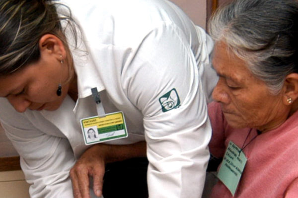 Juez Federal ordena al IMSS proporcionar asistencia médica a una mujer adulta mayor