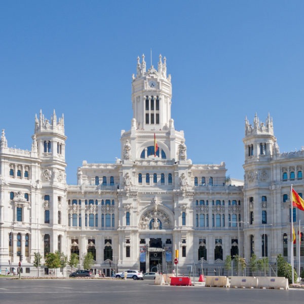 El salario de los altos directivos españoles es de media de casi 616.000 euros anuales