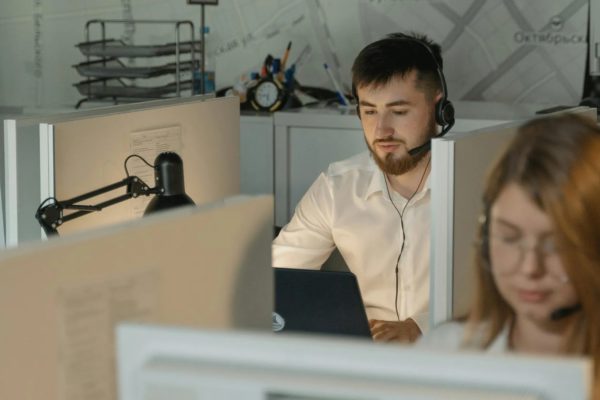 Trabajadores en México consideran que la falta de flexibilidad laboral impulsa la práctica de las vacaciones silenciosas