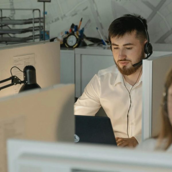 Trabajadores en México consideran que la falta de flexibilidad laboral impulsa la práctica de las vacaciones silenciosas