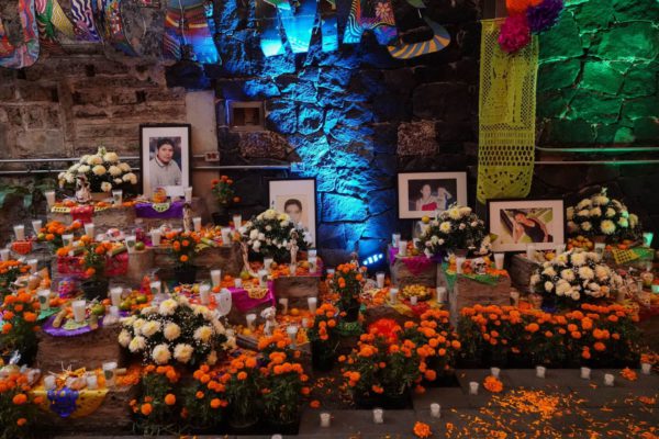Celebrar el Día de Muertos en el lugar de trabajo genera efectos positivos en los colaboradores: “Termómetro Laboral”