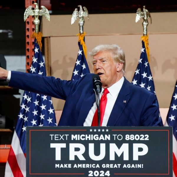 Desafía Stellantis a sindicato y Trump