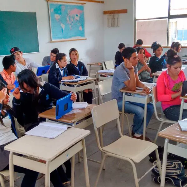 Solos, sin educación y desconectados: los hombres de la clase obrera no están bien