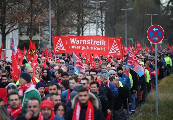 Trabajadores de VW intensifican huelgas