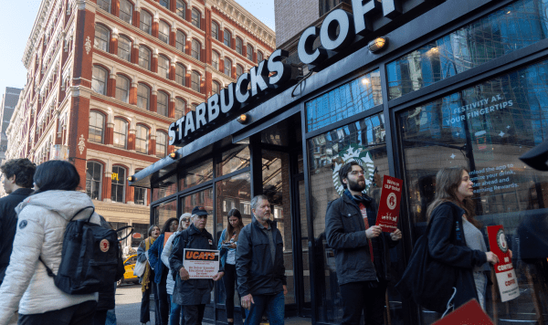 La Huelga de Starbucks se ha ampliado a una docena de ciudades