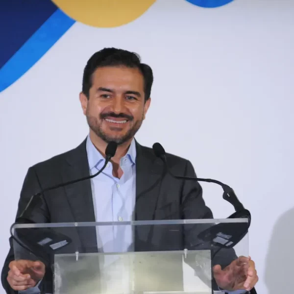 Yunes Márquez: de panista a morenista en menos de 100 días