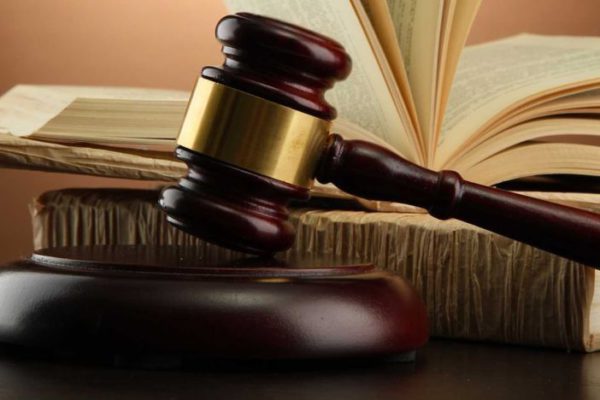 Criterio Judicial Obligatorio en todo México: La solicitud de ejecución de sentencia laboral no actualiza la causa de improcedencia de amparo directo por consentimiento del acto reclamado.