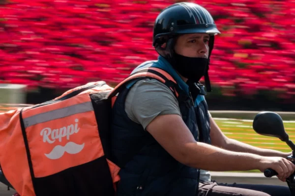 Avanza en el Senado seguro social por ley para trabajadores de apps