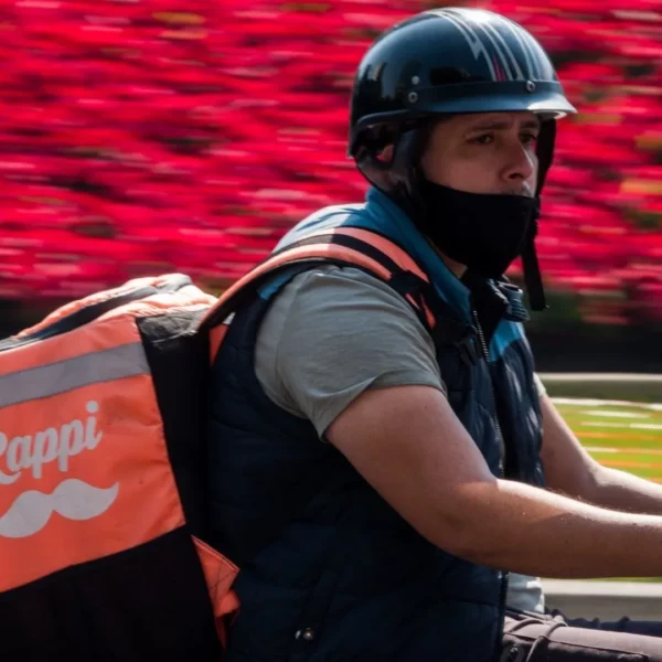 Avanza en el Senado seguro social por ley para trabajadores de apps