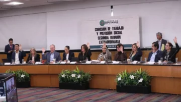 Aprueban en comisiones regular trabajo en plataformas