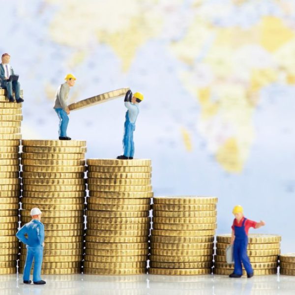 Atorada, reforma constitucional a los salarios; implica gasto, especialmente para la burocracia