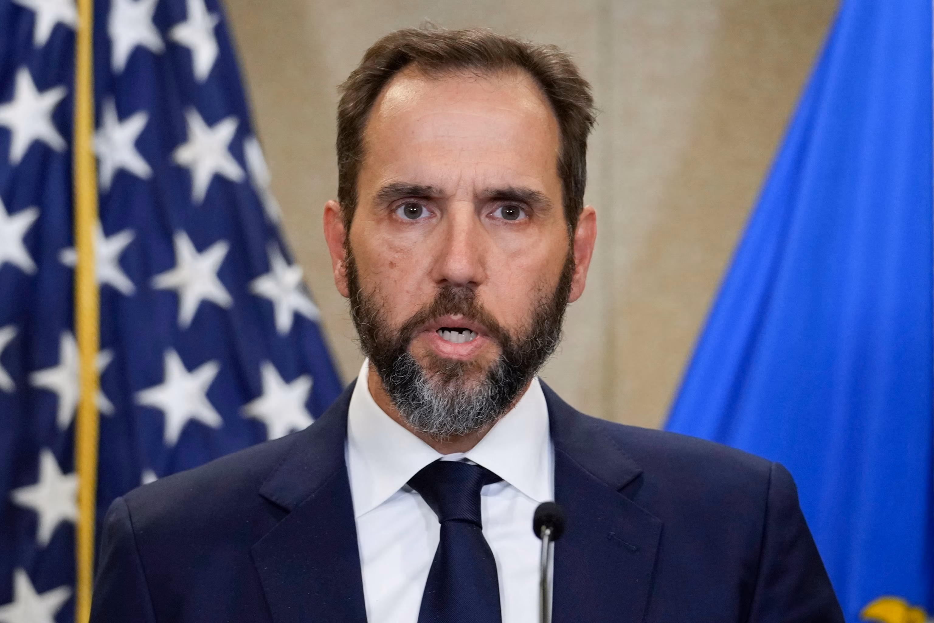 Trump despide a los empleados del Departamento de Justicia que lo investigaron