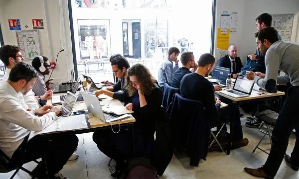 Mantener hábitos saludables, principal propósito de los trabajadores para el 2025