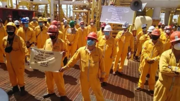 Paran petroleros por malos alimentos