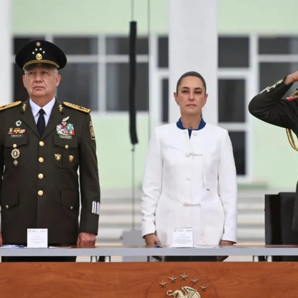 Aumento salarial a los militares por su lealtad, anuncia la Presidenta
