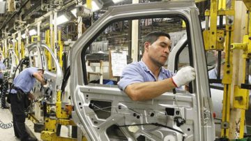 Frenan acuerdos salariales en sector automotriz