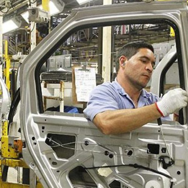 Frenan acuerdos salariales en sector automotriz